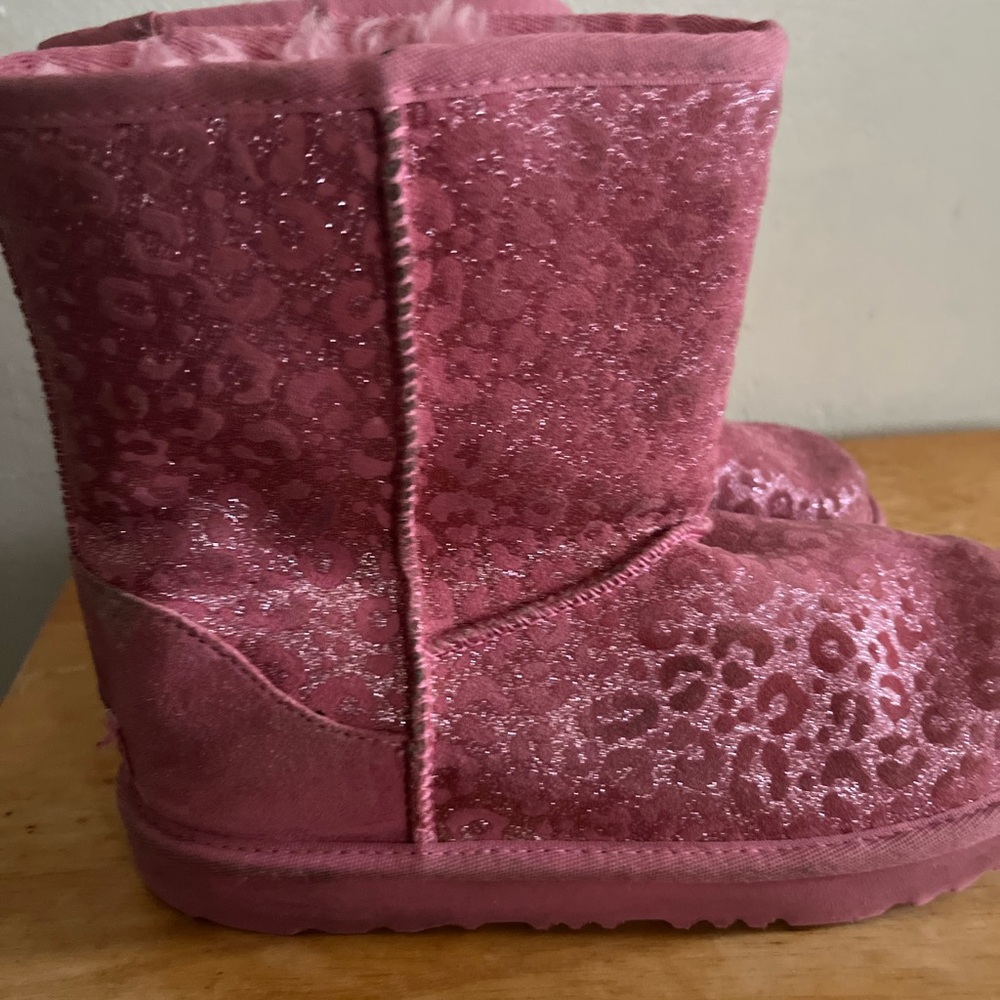 UGG Girls Sparkle Pink Leopard-Print Faux-Fur Boots